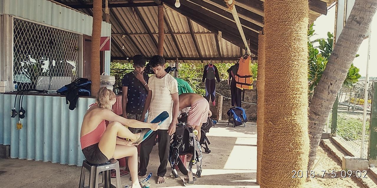 Under Water Safaris And Resort Uppuveli Ngoại thất bức ảnh