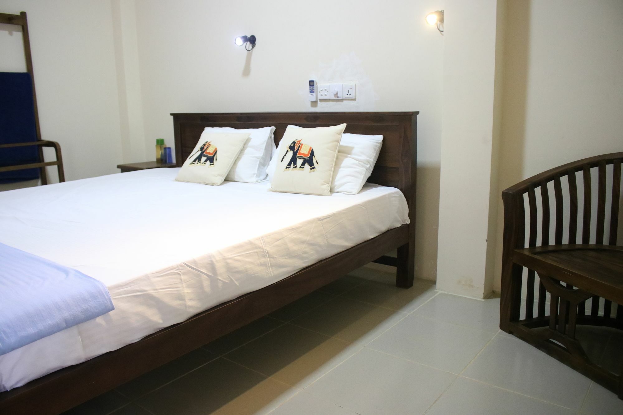 Under Water Safaris And Resort Uppuveli Ngoại thất bức ảnh